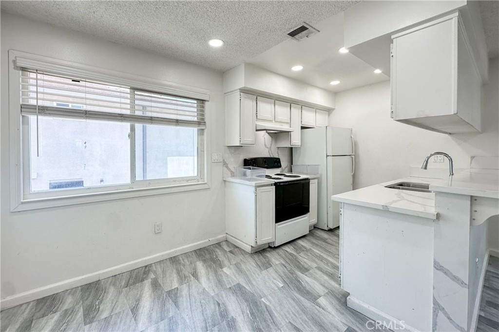 3511 Rainbow - Photo 2