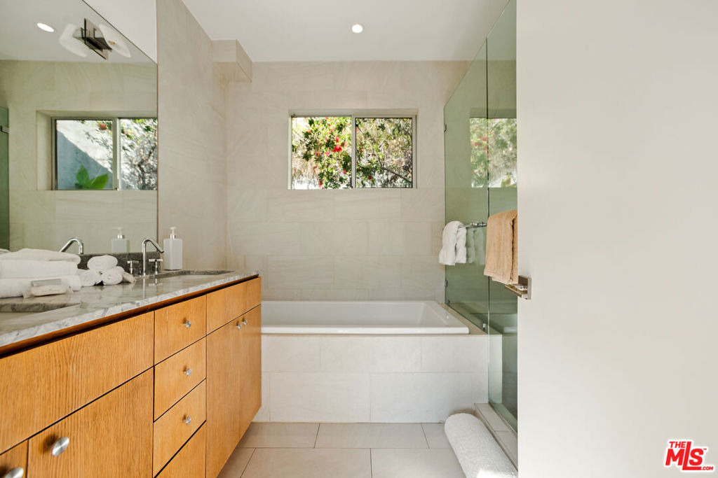 8469 Franklin Avenue - Photo 15