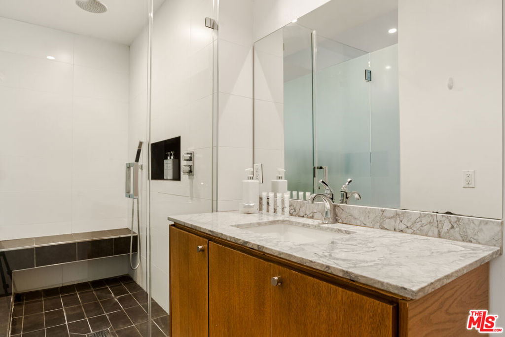 8469 Franklin Avenue - Photo 7