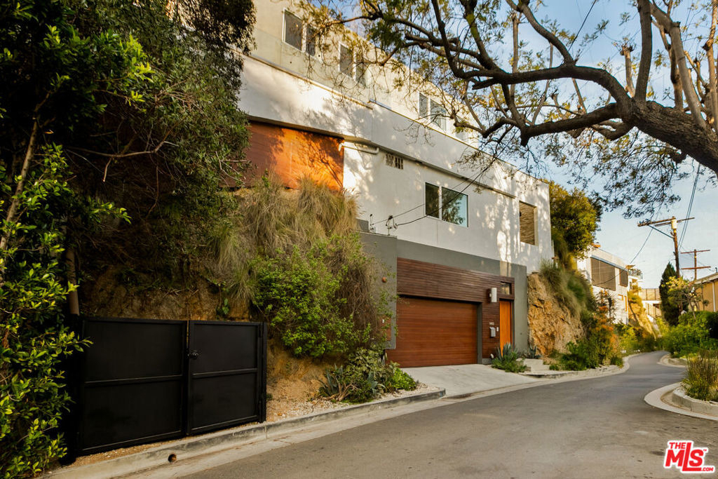 8469 Franklin Avenue - Photo 0