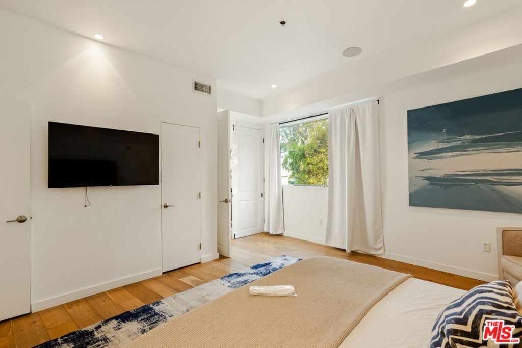 8469 Franklin Avenue - Photo 9