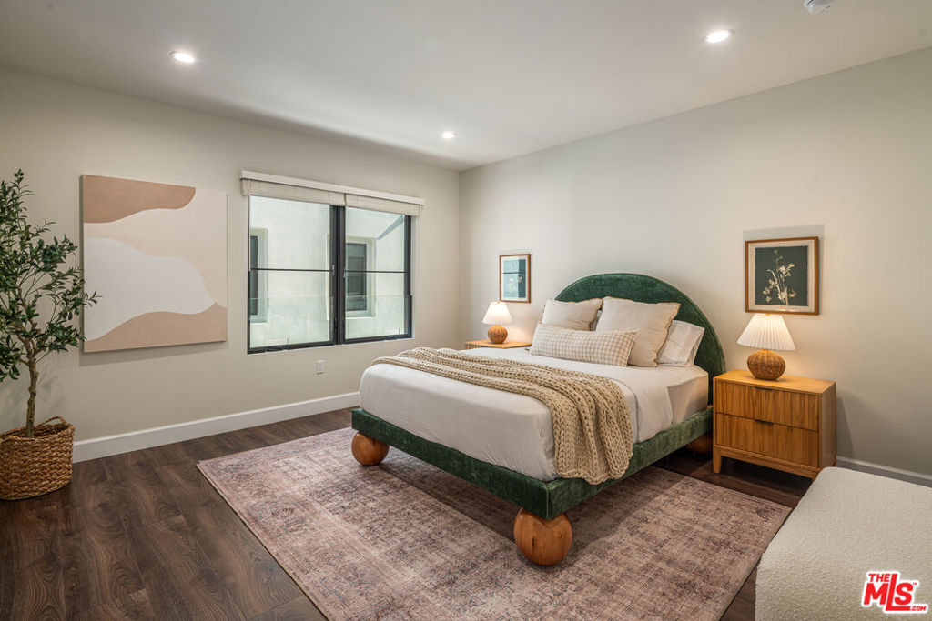 1147 N Beachwood - Photo 13