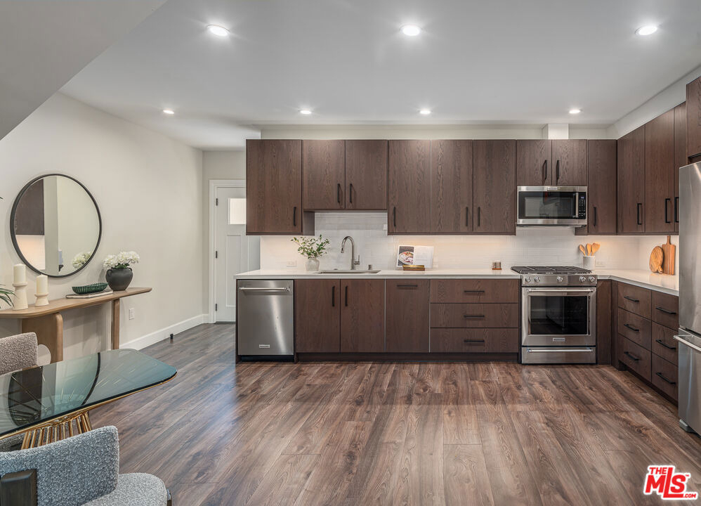 1147 N Beachwood - Photo 3