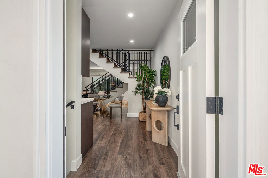 1147 N Beachwood - Photo 6