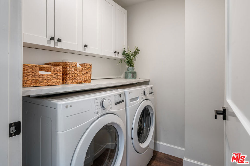 1147 N Beachwood - Photo 19