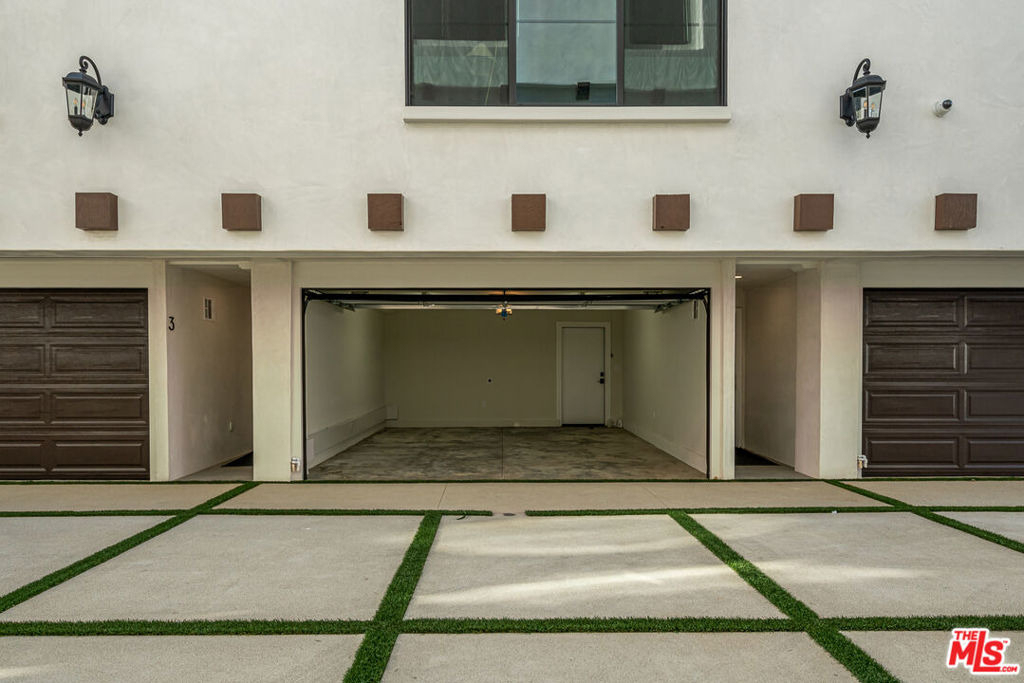 1147 N Beachwood - Photo 21