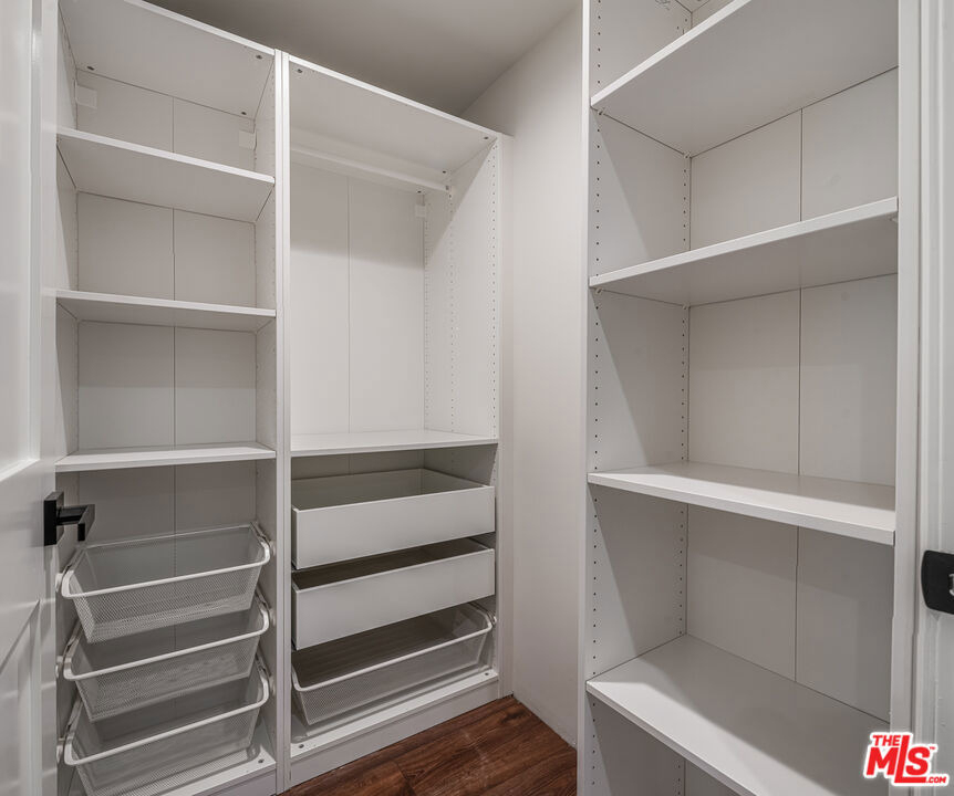 1147 N Beachwood - Photo 15