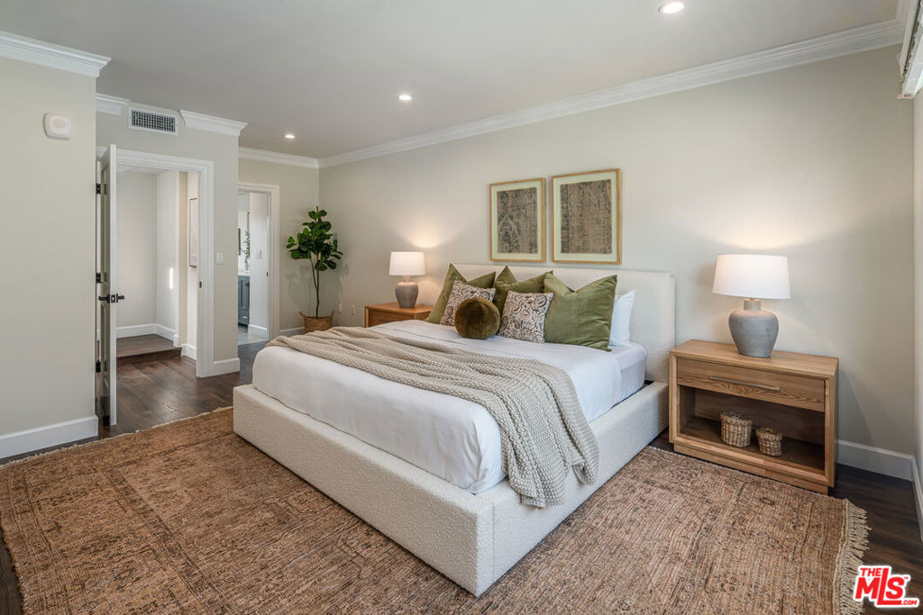 1147 N Beachwood - Photo 16