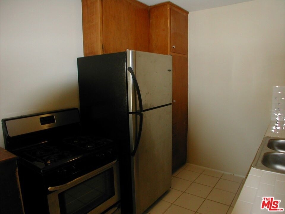 833 N Kingsley Drive - Photo 7