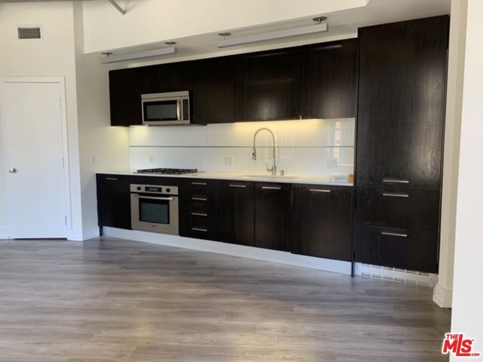 727 W 7th Street - Photo 4