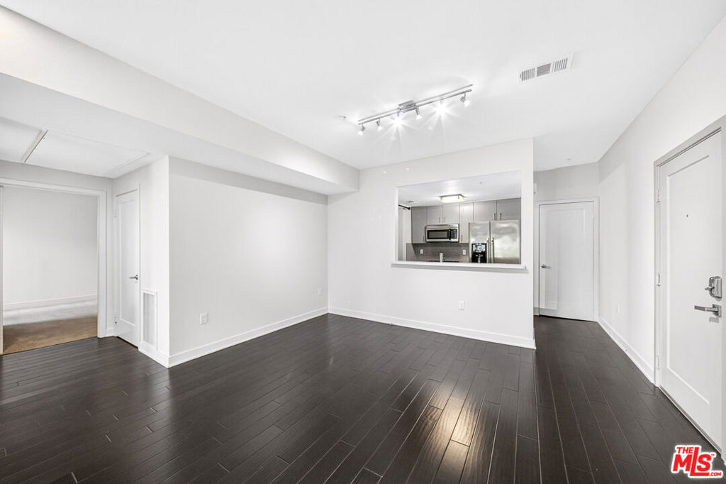 436 W Virgil - Photo 4