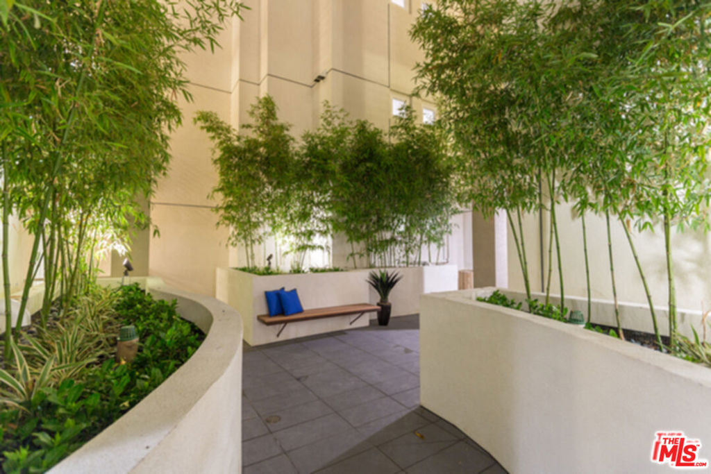 436 W Virgil - Photo 2