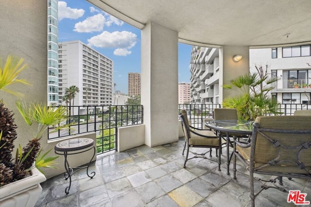 10351 Wilshire Boulevard - Photo 0