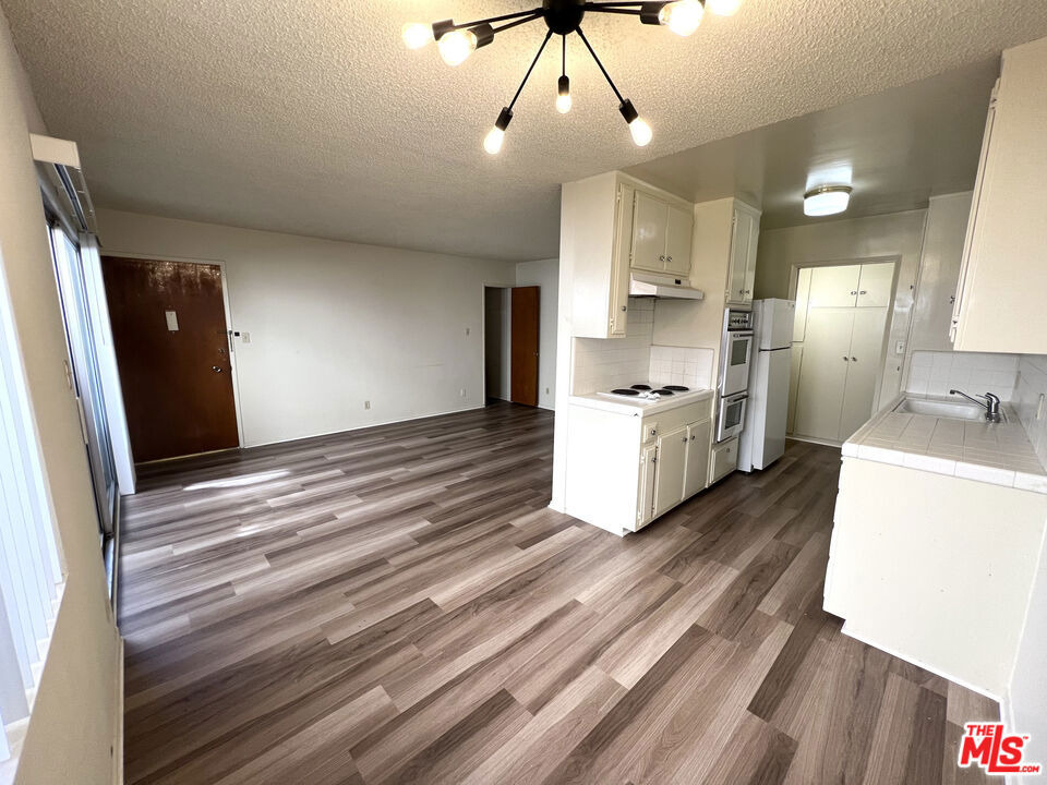 1261 Granville Avenue - Photo 5