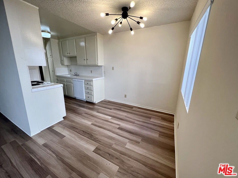 1261 Granville Avenue - Photo 4