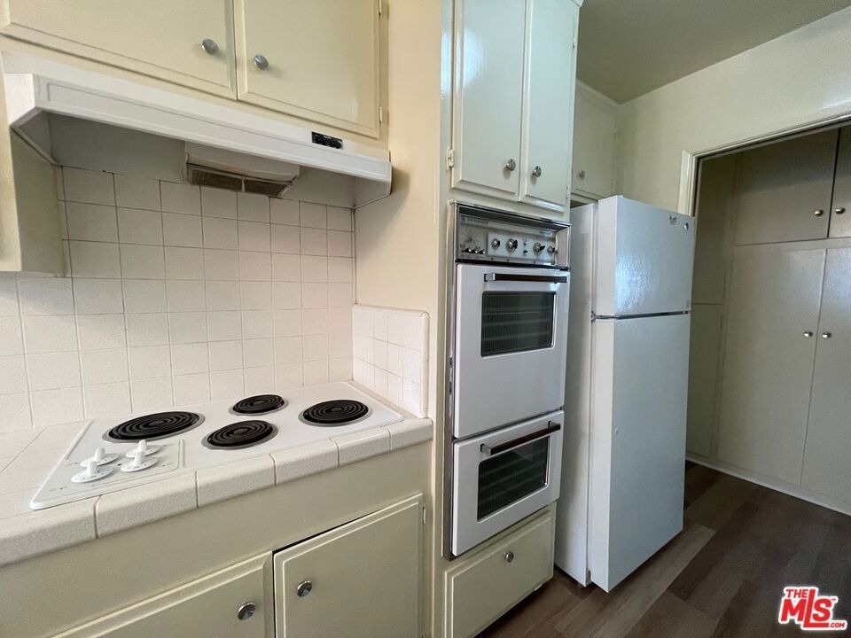 1261 Granville Avenue - Photo 9