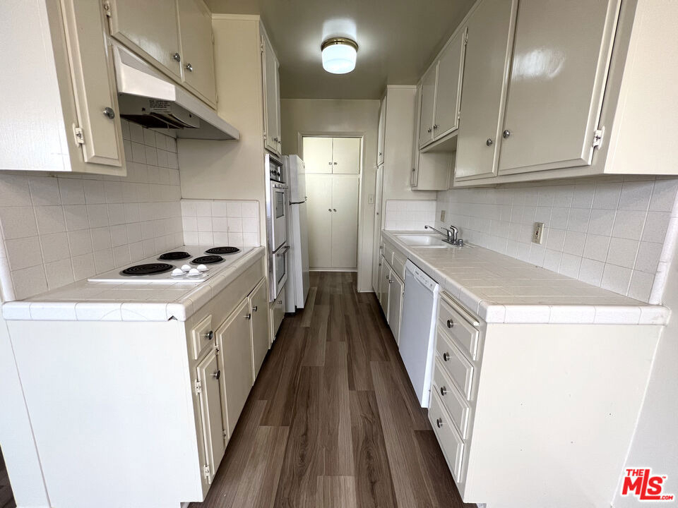 1261 Granville Avenue - Photo 6