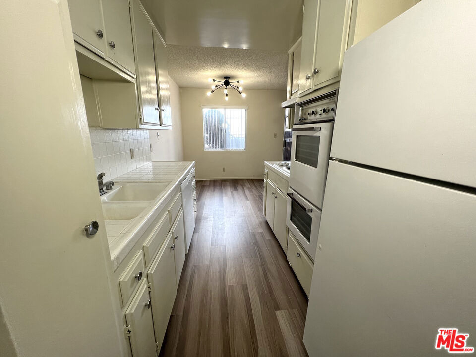 1261 Granville Avenue - Photo 7