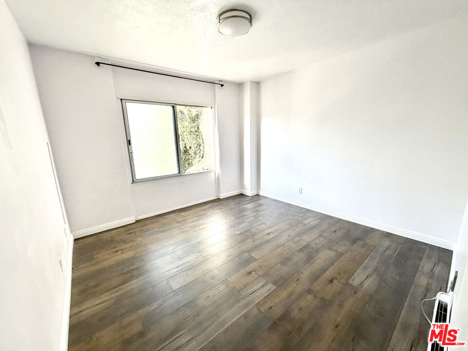 250 Linden Avenue - Photo 12