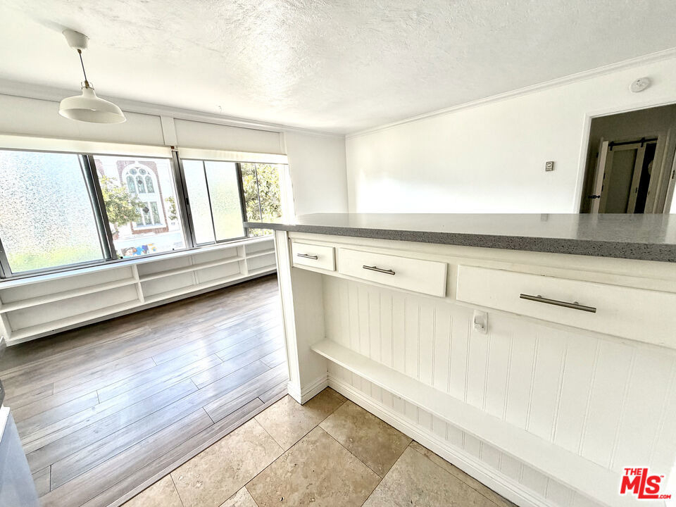 250 Linden Avenue - Photo 10