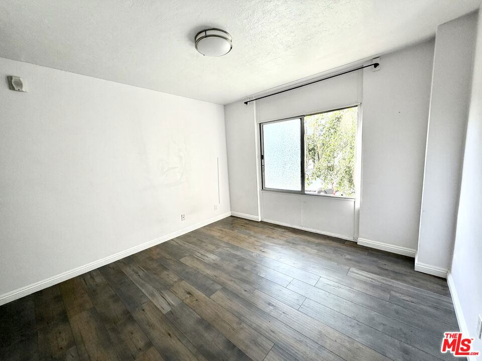 250 Linden Avenue - Photo 13
