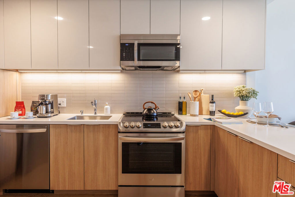 11750 Wilshire Boulevard - Photo 8