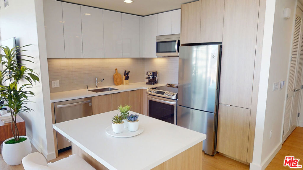 11750 Wilshire Boulevard - Photo 3