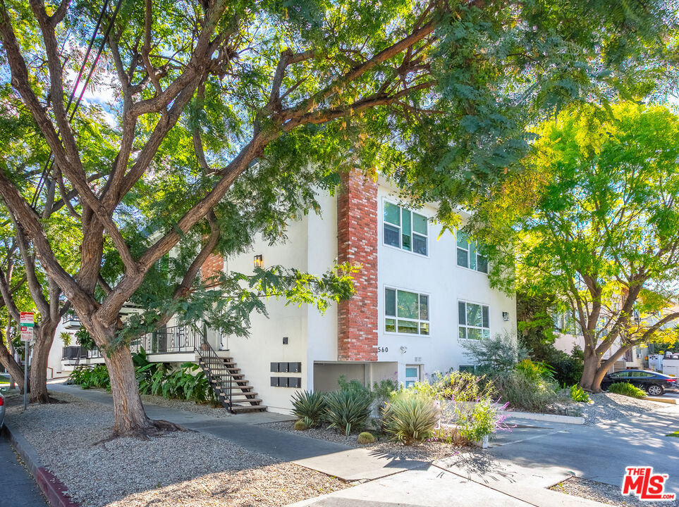 560 N Kings Road - Photo 9