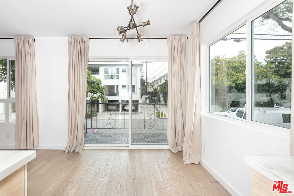 560 N Kings Road - Photo 3
