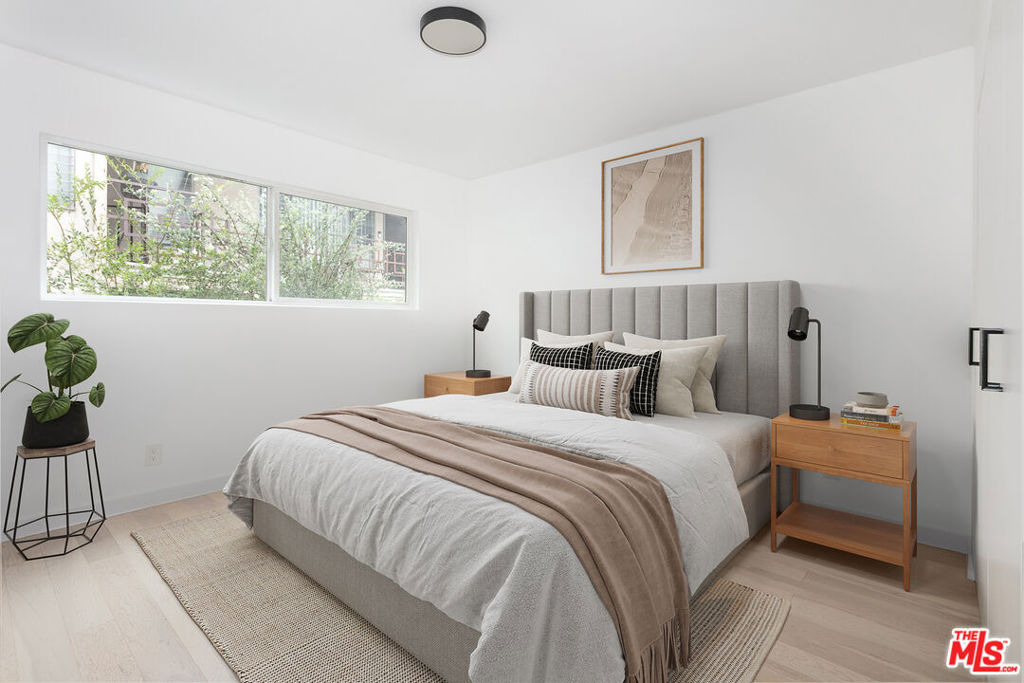 560 N Kings Road - Photo 6