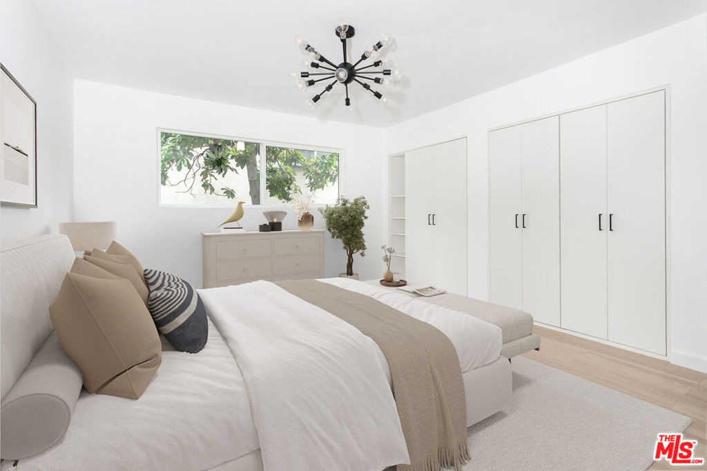 560 N Kings Road - Photo 4