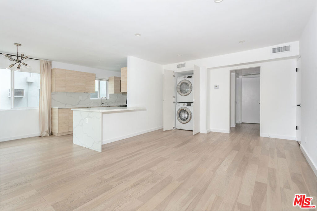 560 N Kings Road - Photo 1