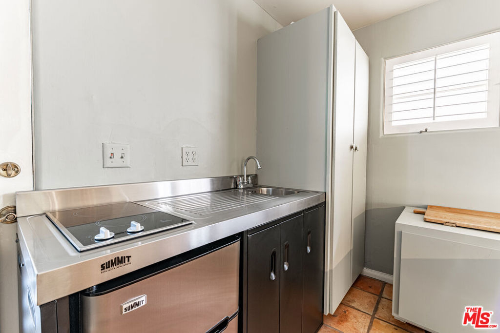 216 S Carmelina Avenue - Photo 10