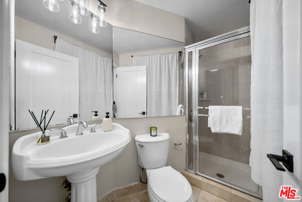 320 Westminster Avenue - Photo 15