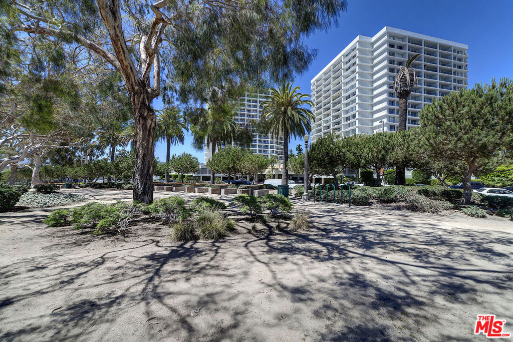 201 Ocean Avenue - Photo 36