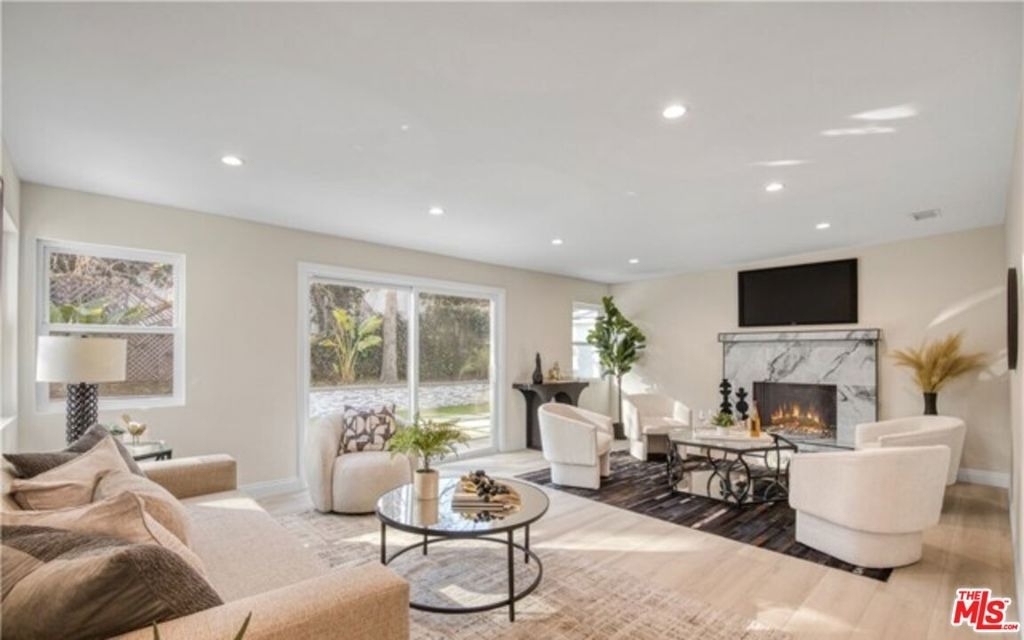 19120 Bessemer Street - Photo 9