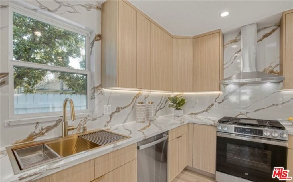 19120 Bessemer Street - Photo 15