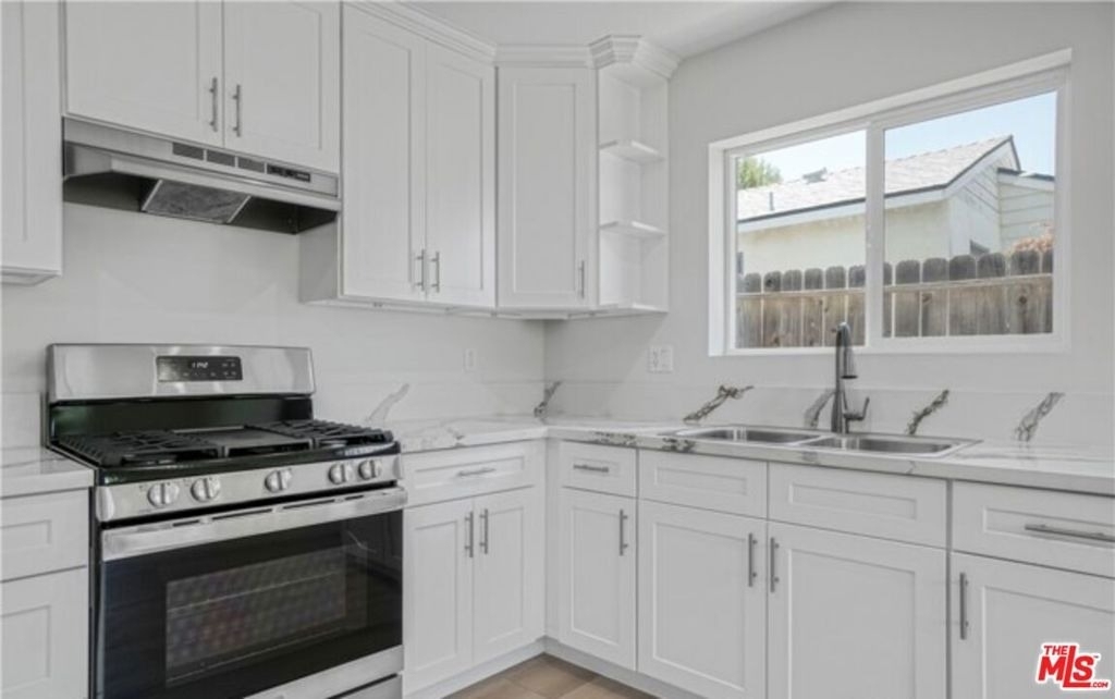 19122 Bessemer Street - Photo 5