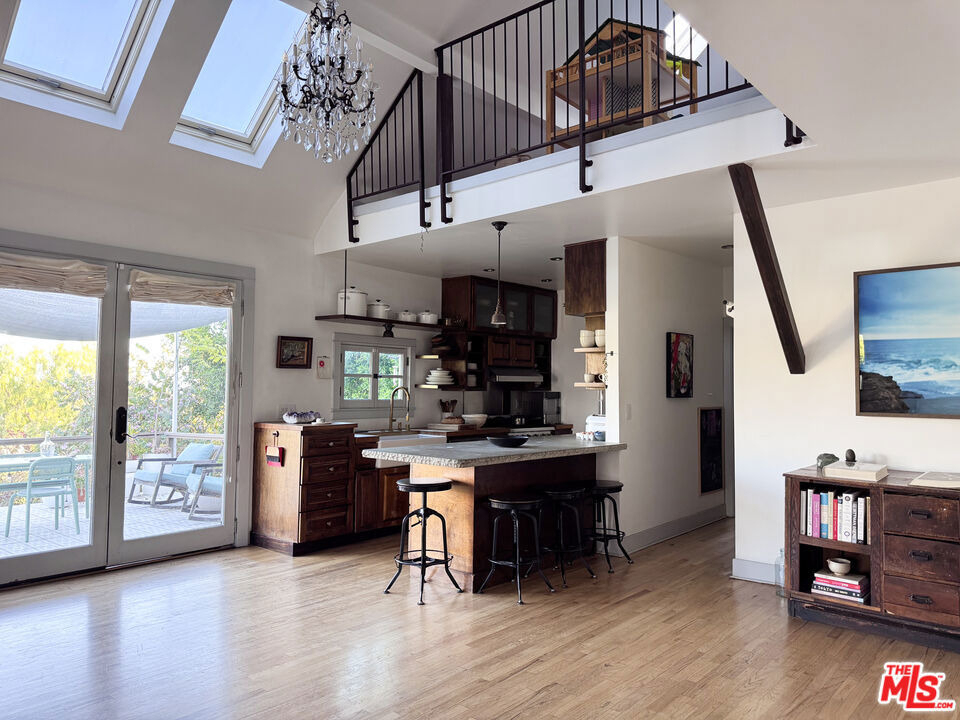 814 E Edgeware Road - Photo 2