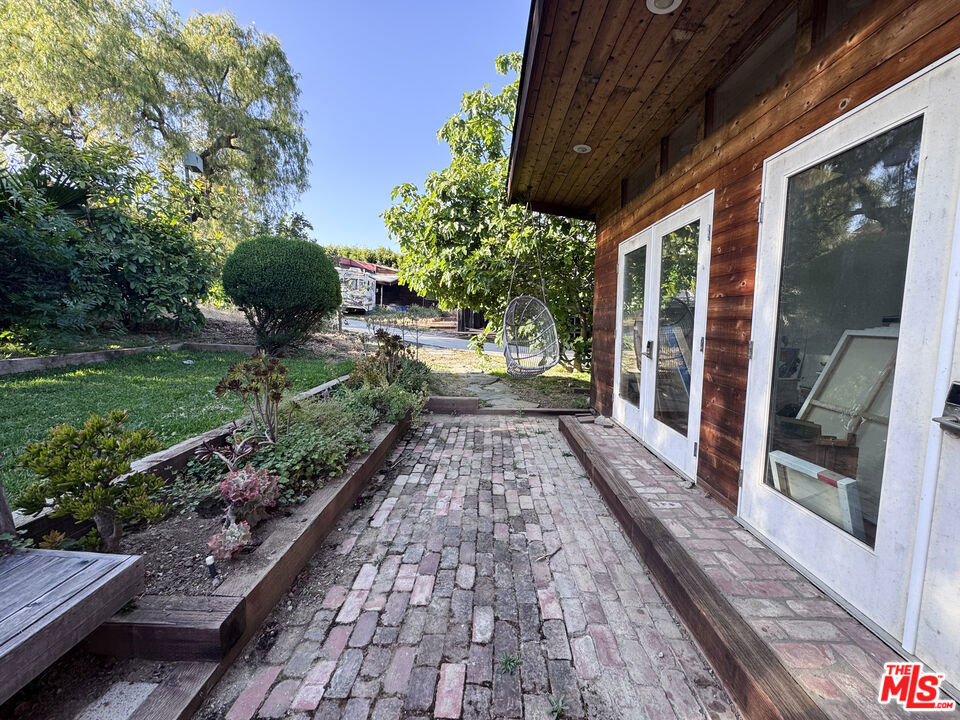 814 E Edgeware Road - Photo 30