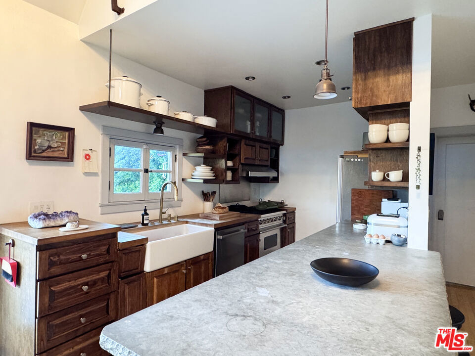 814 E Edgeware Road - Photo 3