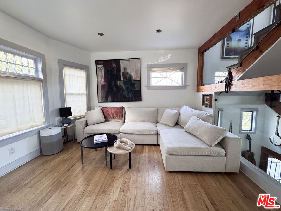 814 E Edgeware Road - Photo 9
