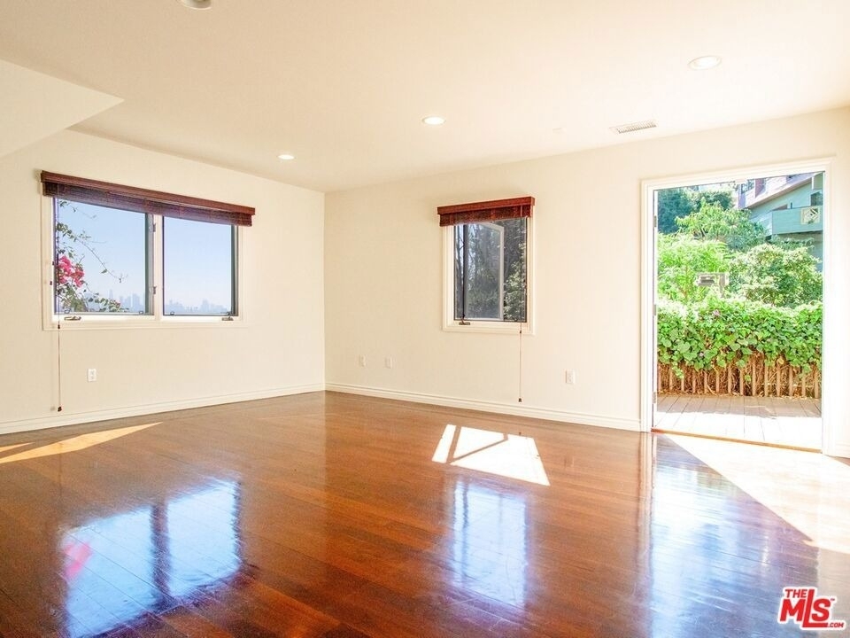 2239 Vista Del Mar Place - Photo 4