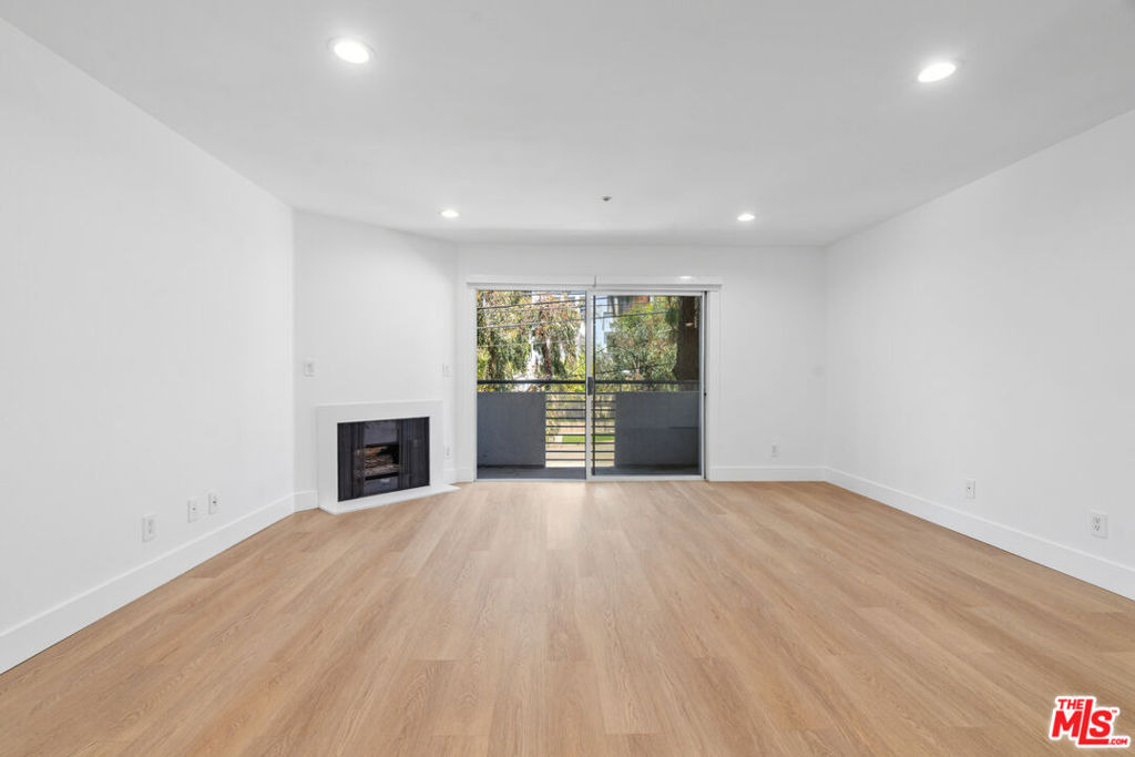 16100 W Sunset Boulevard - Photo 6