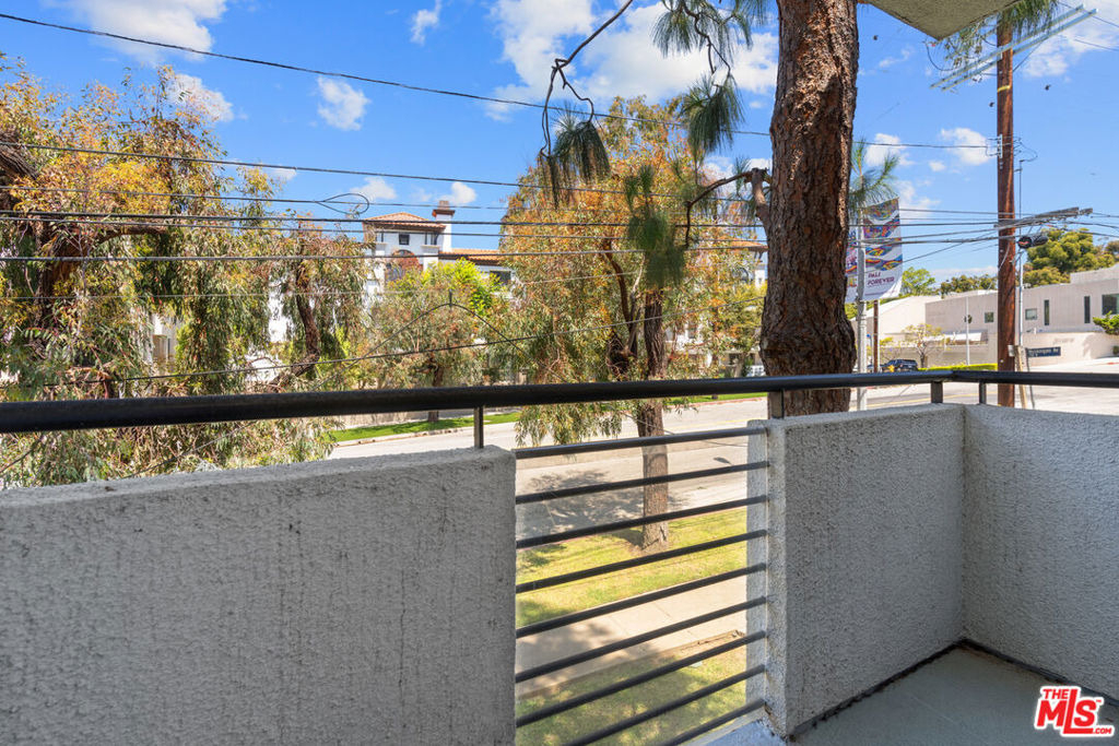16100 W Sunset Boulevard - Photo 9