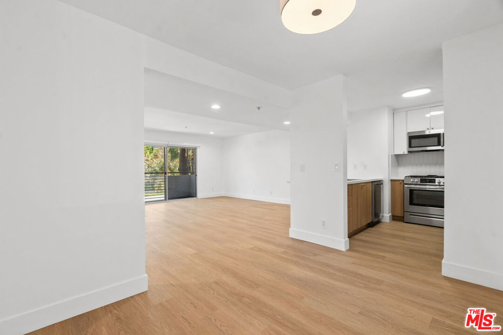 16100 W Sunset Boulevard - Photo 12