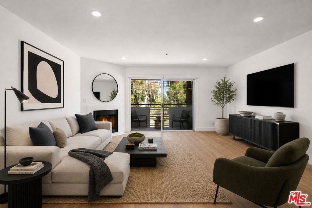 16100 W Sunset Boulevard - Photo 1