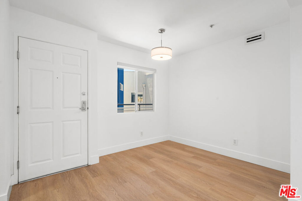 16100 W Sunset Boulevard - Photo 11