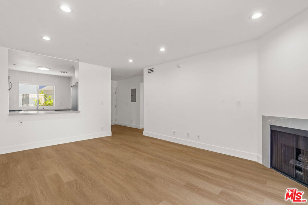 16100 W Sunset Boulevard - Photo 8