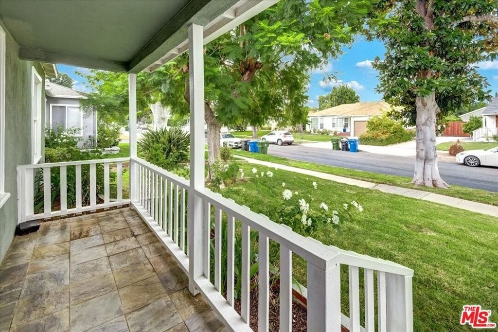 6200 Jamieson Avenue - Photo 3